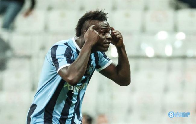 小a学财经早期跳舞视频